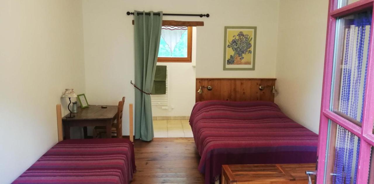 Paysannerie Des Versanes - Chambres Et Gite Tour-de-Faure Ngoại thất bức ảnh