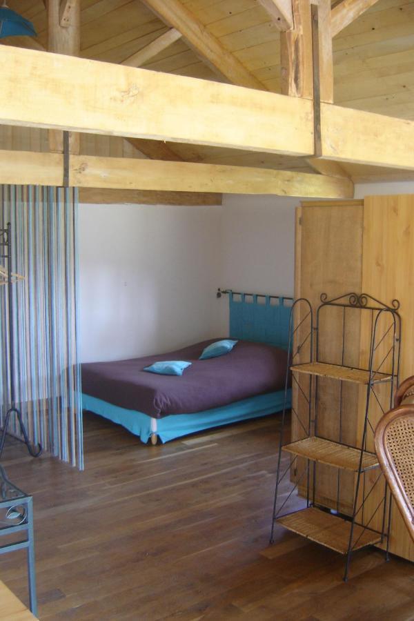Paysannerie Des Versanes - Chambres Et Gite Tour-de-Faure Ngoại thất bức ảnh
